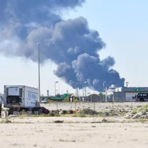 কুয়েতের রাষ্ট্রীয় তেল শোধনাগারে আঘাত হানলো ইরানি ড্রোন, ভয়াবহ আগুন