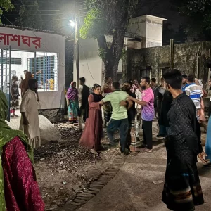 কালীগঞ্জে গৃহবধূর রহস্যজনক মৃত্যু, হাসপাতাল চত্বরে দুই পরিবারের সংঘর্ষ