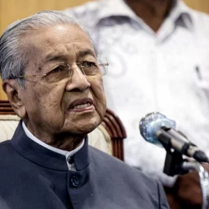 মধ্যপ্রাচ্যে যুদ্ধ বন্ধ করুন, শান্তিই একমাত্র পথ: মাহাথির মোহাম্মদ