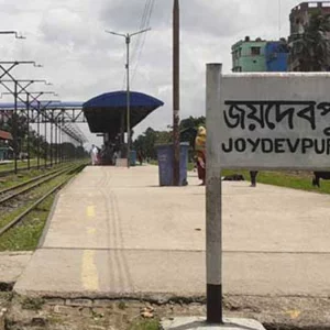 গাজীপুরে ট্রেনে কাটা পড়ে মা ও ছেলের মৃত্যু