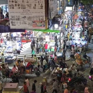 সন্ধ্যা ৬টার পরও খোলা দোকানপাট