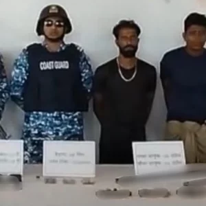 সুন্দরবনে বনদস্যুর আস্তানা থেকে অস্ত্র-গুলি উদ্ধার, আটক ২
