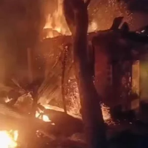 চাঁদাবাজির প্রতিবাদ করায় ছাত্রদল নেতার বাড়িতে আগুন