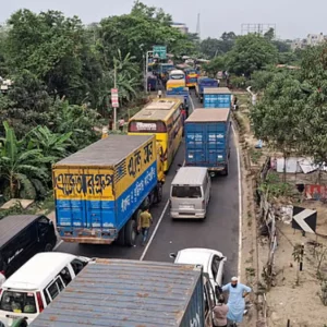 ঢাকা-চট্টগ্রাম মহাসড়কের দাউদকান্দি অংশে তীব্র যানজট, দুর্ভোগে যাত্রীরা