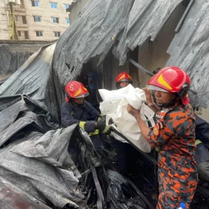 কদমতলীর গ্যাসলাইটার কারখানার আগুন নিয়ন্ত্রণে, ৫ মরদেহ উদ্ধার