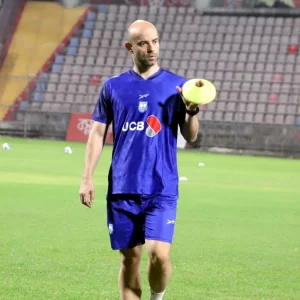 নতুন কোচের খোঁজে বাফুফে, আবেদন করতে পারবেন কাবরেরাও 