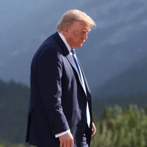 বিপাকে ট্রাম্প, খুঁজছেন যুতসই পথ 