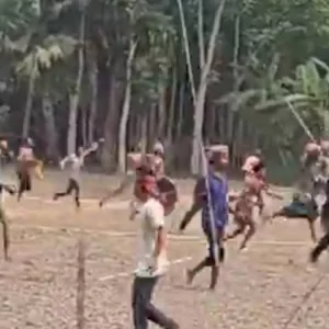 এবার ফরিদপুরের নগরকান্দায় দু’পক্ষের তুমুল সংঘর্ষ