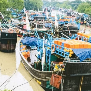 ডিজেল-সংকটে সাগরে যেতে পারছে না ট্রলার