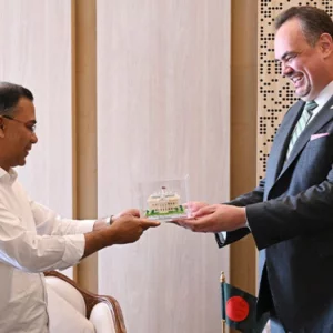 যুক্তরাষ্ট্রের কাছে জ্বালানি সহযোগিতা চাইলেন প্রধানমন্ত্রী