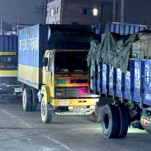মহাসড়ক অবরোধ করে দুই গ্রামবাসীর সংঘর্ষ, ১০ কিমি যানজট