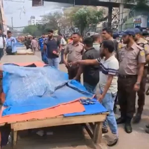 ম্যাজিস্ট্রেট আসার আগেই ফাঁকা ফুটপাত, পুলিশ গেলেই আবার বসার প্রস্তুতি