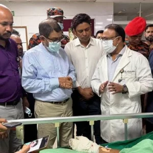 কদমতলীর কারখানায় বিস্ফোরণ: দগ্ধ দুজনকে দেখতে হাসপাতালে স্বাস্থ্যমন্ত্রী