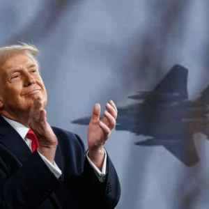 ইরানে নিখোঁজ পাইলট উদ্ধারে ‘কয়েক ডজন যুদ্ধবিমান’ অংশ নিয়েছিল: ট্রাম্প