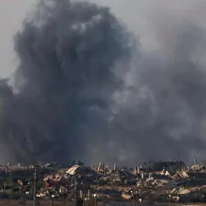 ইরানি ক্ষেপণাস্ত্র হামলার পর আবুধাবির পেট্রোকেমিক্যাল কারখানায় আগুন