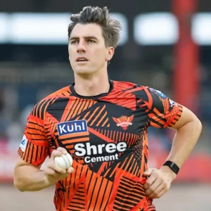 আইপিএল ছেড়ে হঠাৎ দেশে ফিরলেন প্যাট কামিন্স