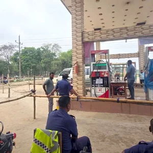 ইউএনও ফুয়েল কার্ড চাওয়ায় আধা কিলোমিটার মোটরসাইকেলের লাইন মুহূর্তেই ফাঁকা