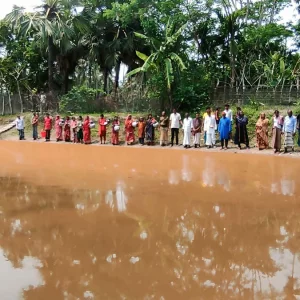 তিন দিকেই অথৈ জল, তবু সুপেয় পানির তীব্র সংকট