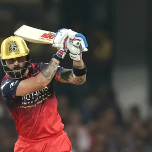 রোহিতের রেকর্ড ভেঙে শীর্ষে কোহলি 