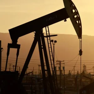 ট্রাম্পের অশালীন হুমকি, তেলের দাম ছাড়ালো ১১০ ডলার 