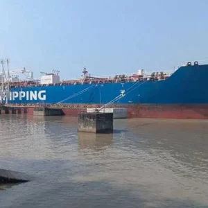 চট্টগ্রাম বন্দরে জ্বালানিবাহী ৪ জাহাজ