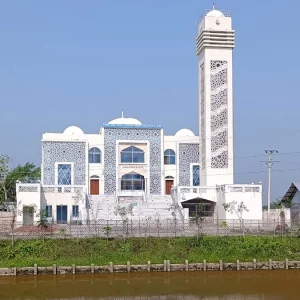 মডেল মসজিদে নামাজ আদায় হলেও মাইকে শোনা যায় না আজান