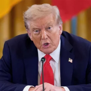 ‘প্রণালি খুলে দে’, মঙ্গলবার ইরানের বিদ্যুৎকেন্দ্র-সেতুতে হামলার হুমকি ট্রাম্পের