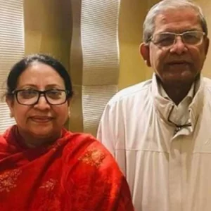 চিকিৎসার জন্য সস্ত্রীক সিঙ্গাপুর গেলেন মির্জা ফখরুল