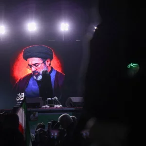 অজ্ঞান হয়ে পড়ে আছেন মোজতবা খামেনি, যুদ্ধের সিদ্ধান্ত নিচ্ছেন অন্য …