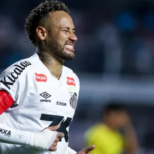 বিশ্বকাপ দলে থাকার লড়াইয়ের মধ্যেই নেইমারের হঠাৎ অস্ত্রোপচার