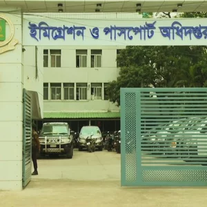 আগারগাঁও পাসপোর্ট অফিসে র‍্যাবের অভিযান, দালাল চক্রের ১৪ সদস্য আটক