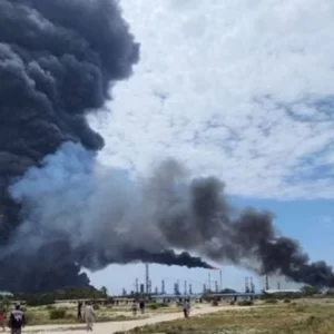 যুদ্ধবিরতি ঘোষণার পর ইরানের তেল শোধনাগারে হামলা