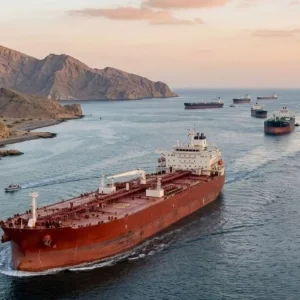 অনিশ্চয়তার মুখে ‘যুদ্ধবিরতি’, ফের হরমুজ প্রণালি বন্ধ করল ইরান