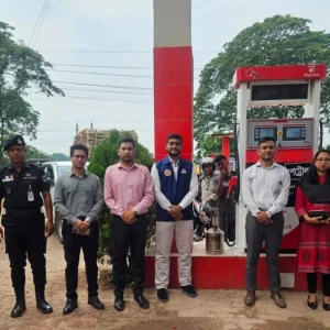 ফরিদপুরে ডিজেল মজুদ রেখে পাম্প বন্ধ, ড্রামে অকটেন বিক্রির সময় ধরা