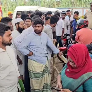 আওয়ামী লীগ নেতার ফিলিং স্টেশনের তেল গোপনে বিক্রি, মহাসড়ক অবরোধ