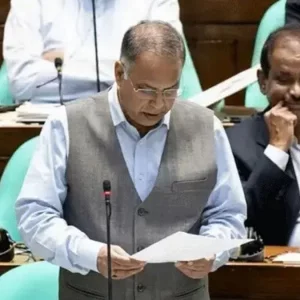 প্রয়োজনে আগামী মাসে সরকার জ্বালানি তেলের দাম বাড়ানোর চিন্তা করবে