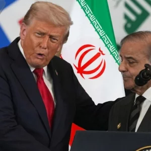 পাকিস্তানের অনুরোধে ইরানের ওপর হামলা দুই সপ্তাহ স্থগিত করলেন ট্রাম্প