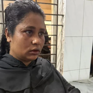 হাসপাতালে স্বর্ণের চেইন চুরির সময় নারী আটক