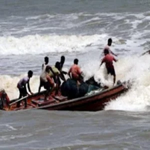 হঠাৎ ঝড়ে নৌকাডুবি, দুদিন পর মিললো দুজনের মরদেহ