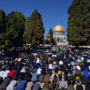 ৪০ দিন পর খুলে দেওয়া হলো পবিত্র আল-আকসা মসজিদ