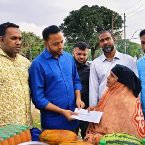 শিশু রাতুল ও পানি বিক্রেতা বৃদ্ধ শাহানুরের পাশে দাঁড়ালেন প্রধানমন্ত্রী 