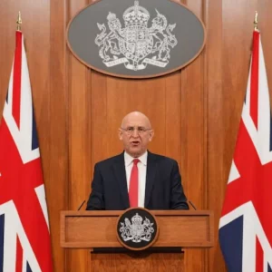 রুশ সাবমেরিন ঠেকাতে সেনা মোতায়েনের কথা জানালো যুক্তরাজ্য