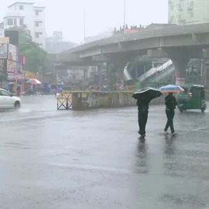ঢাকায় দুপুরের মধ্যে বজ্রসহ বৃষ্টির আভাস