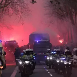 অ্যাতলেতিকো মাদ্রিদের বাসে হামলা, শাস্তির মুখে বার্সেলোনা 