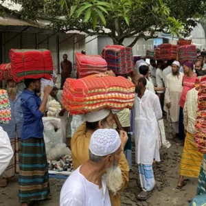 নববর্ষকে ঘিরে সিরাজগঞ্জে শতবর্ষী গামছার হাট জমে উঠেছে