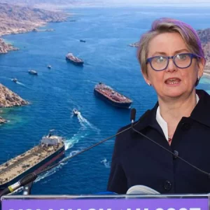 হরমুজ প্রণালিতে টোল আরোপ আন্তর্জাতিক আইন লঙ্ঘন: যুক্তরাজ্য