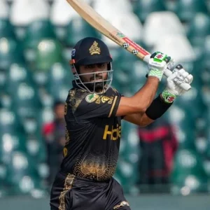 গেইলকে ছাড়িয়ে ১২ হাজারে দ্রুততম বাবর