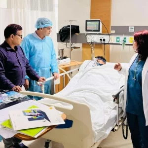 অসুস্থ ছাত্রদল নেতাকে দেখতে হাসপাতালে প্রধানমন্ত্রীর ব্যক্তিগত চিকিৎসক