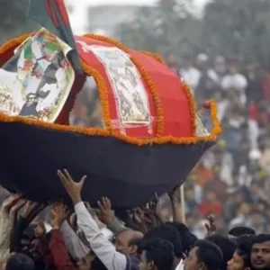 ‘দল বাঁচাতে’ শীর্ষ নেতাদের দেশে ফিরতে বলছে আওয়ামী লীগের তৃণমূল