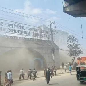 চট্টগ্রামে শপিং কমপ্লেক্সে আগুন, দেড় ঘণ্টার চেষ্টায় নিয়ন্ত্রণে